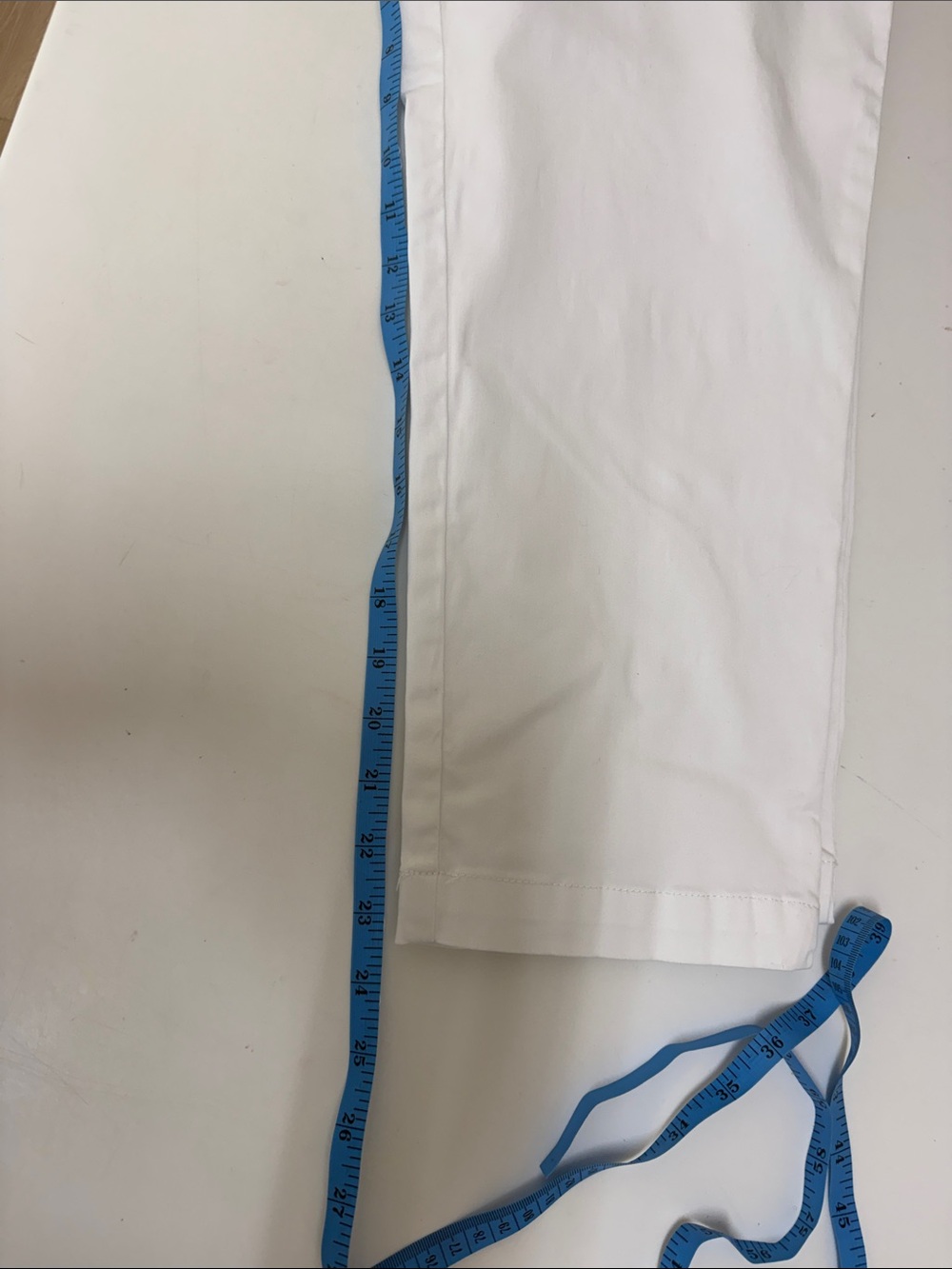 Tommy Bahama Classic White Chino Crop Pants - Like New! - Picture 7 of 8